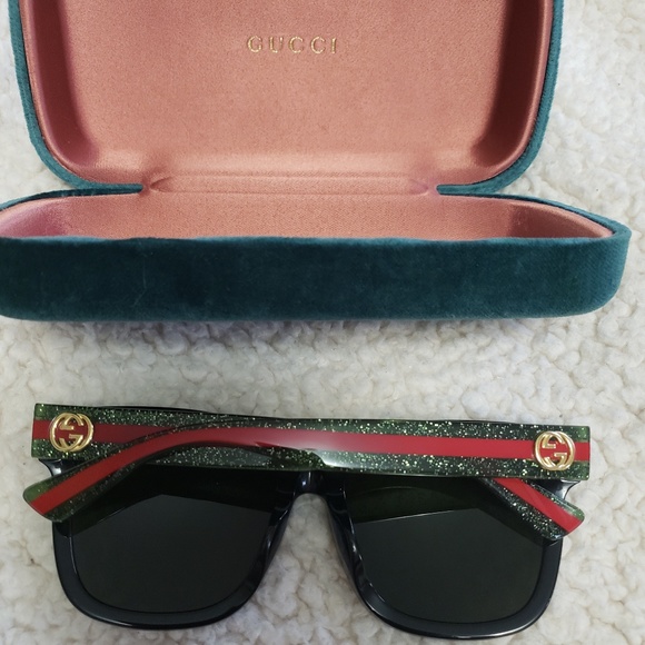 Gucci Accessories - 💥100% authentic Gucci round glitter sunglasses